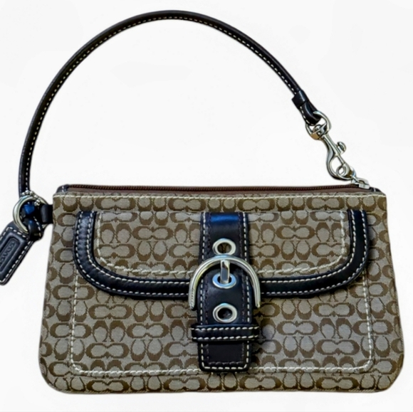 Coach Mini Signature Buckle Soho Wristlet - Picture 1 of 8